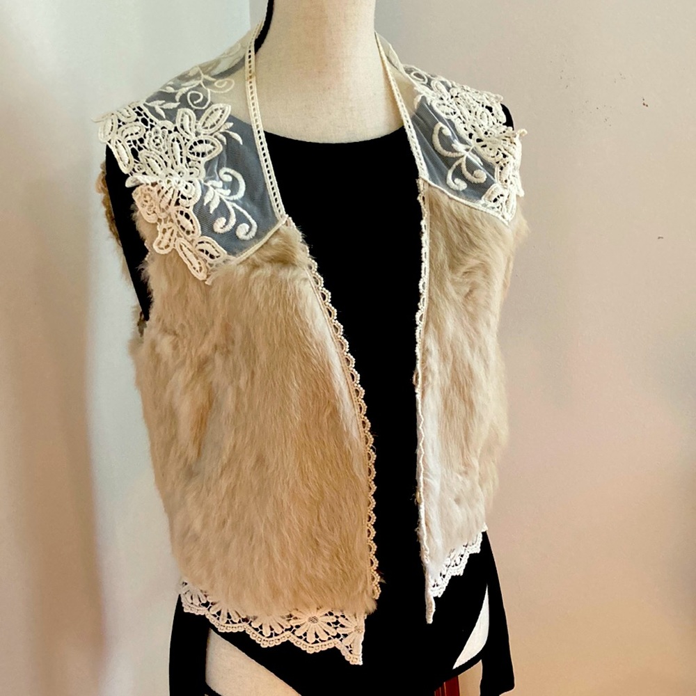 Lace rabbit fur vest